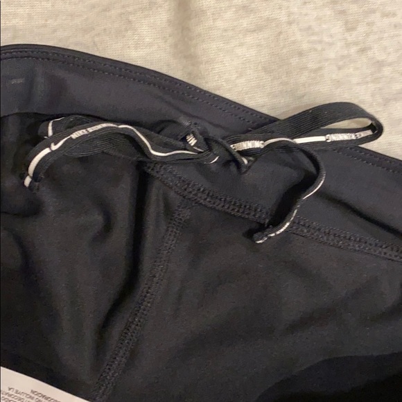 NWT Nike Crop Essential Black Dri Fit Leggings XS - Picture 8 of 8